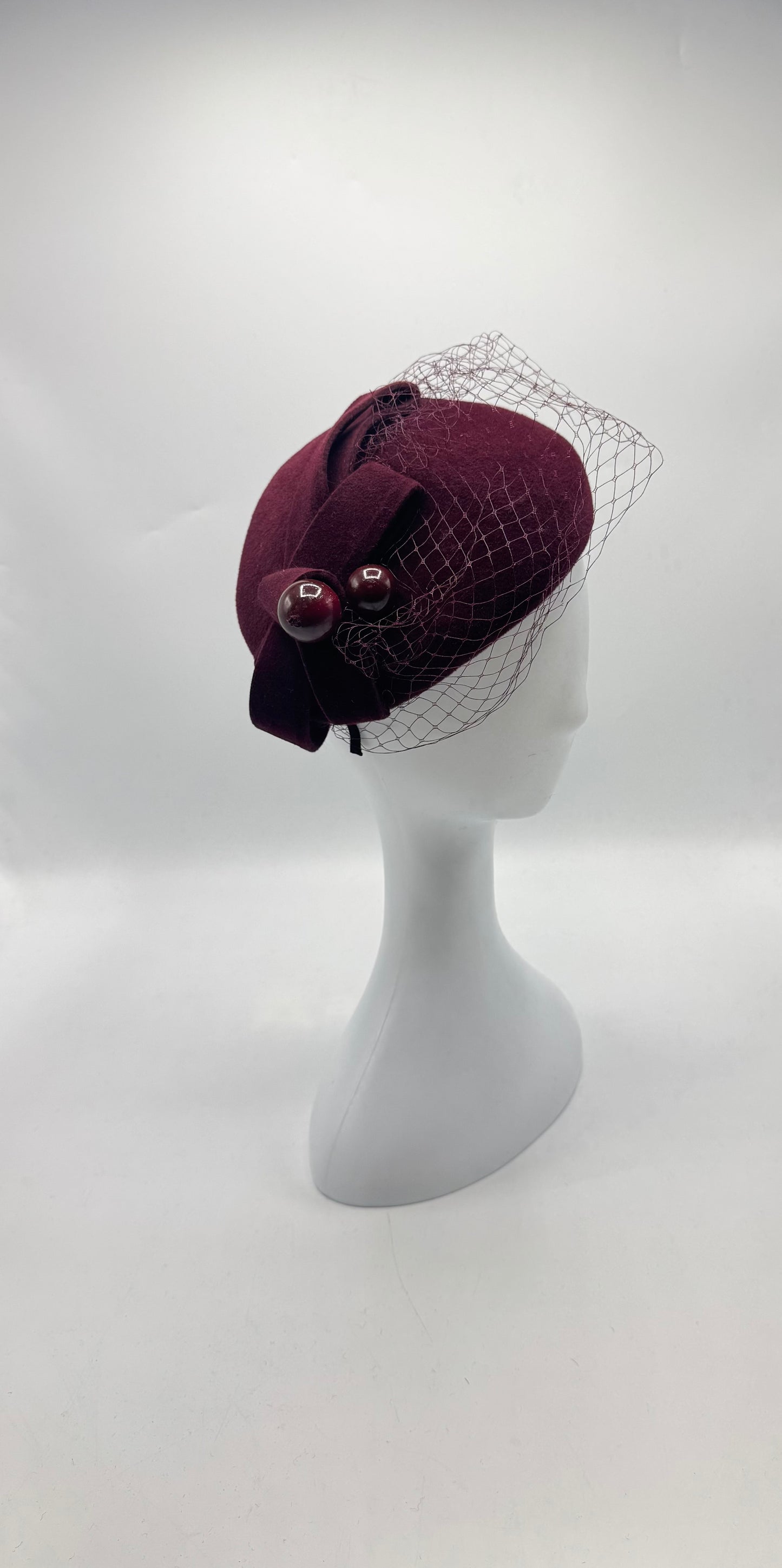Velourt Fascinator with veil & bow detail