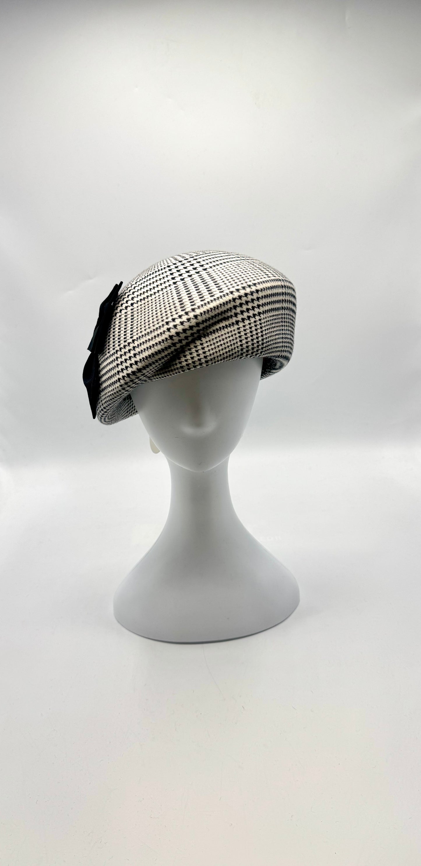 Sculpted Beret with Bow